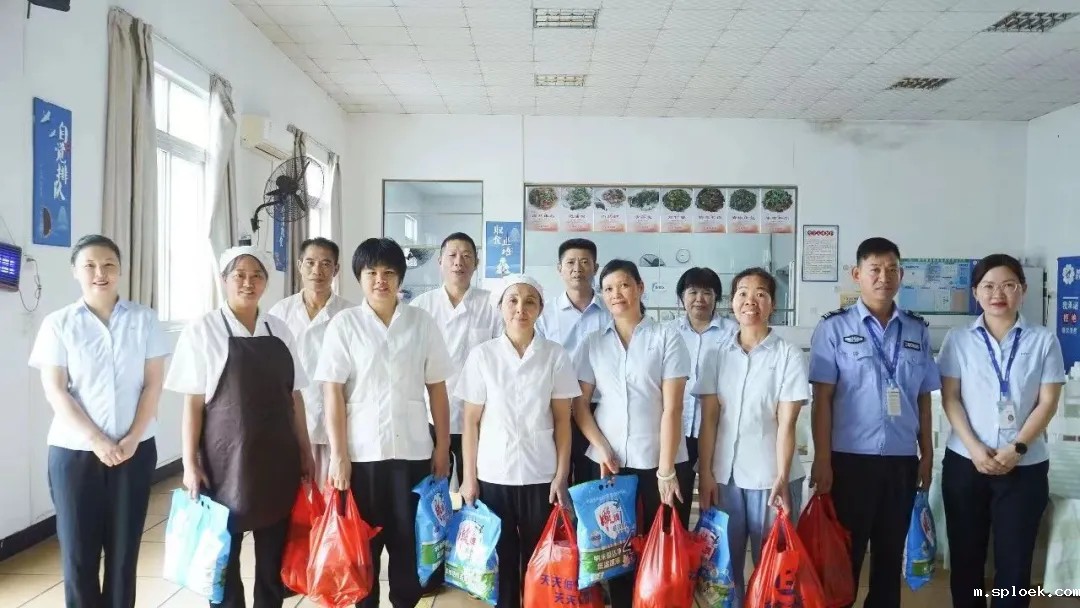 新利Luck为一线员工“送清凉”