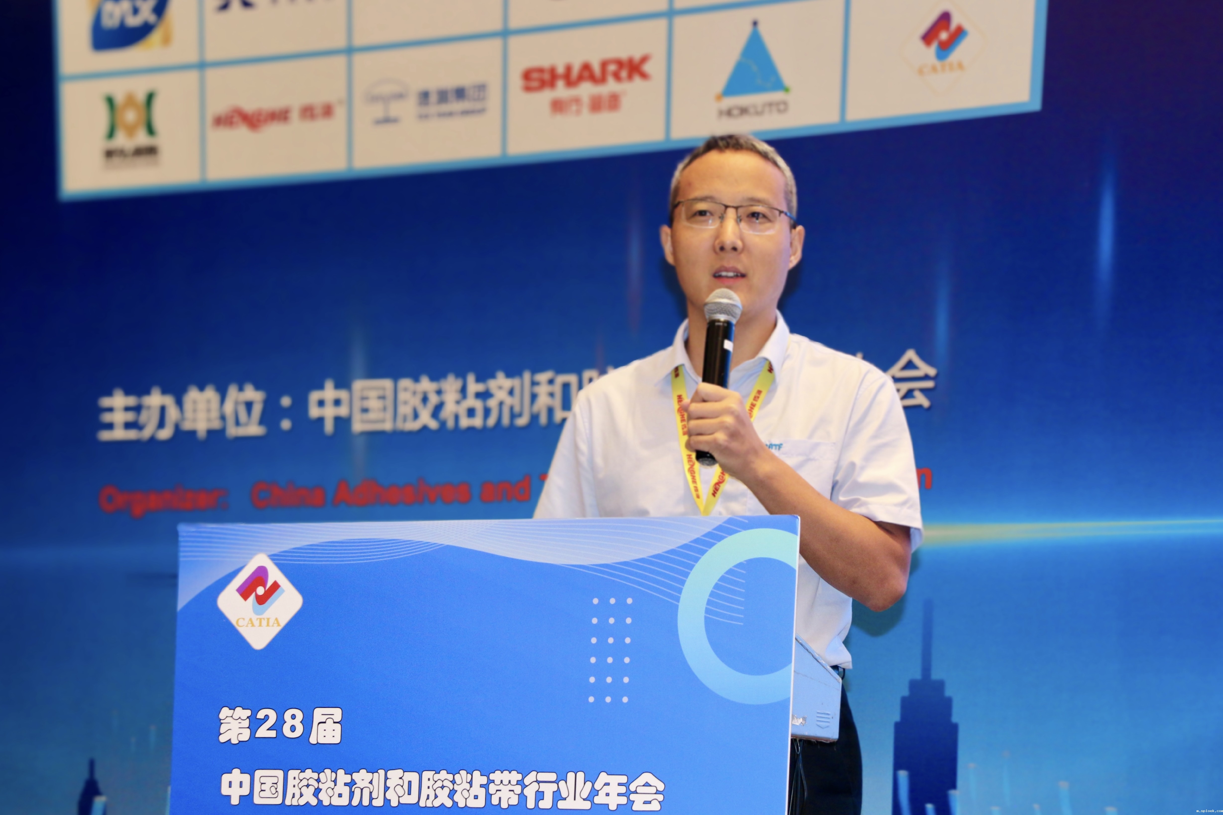 新利首页携PUR胶粘剂方案，再度亮相中国胶粘剂和胶粘带行业年会 